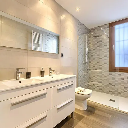 Museo Funicular Center By Next Stop * בילבאו